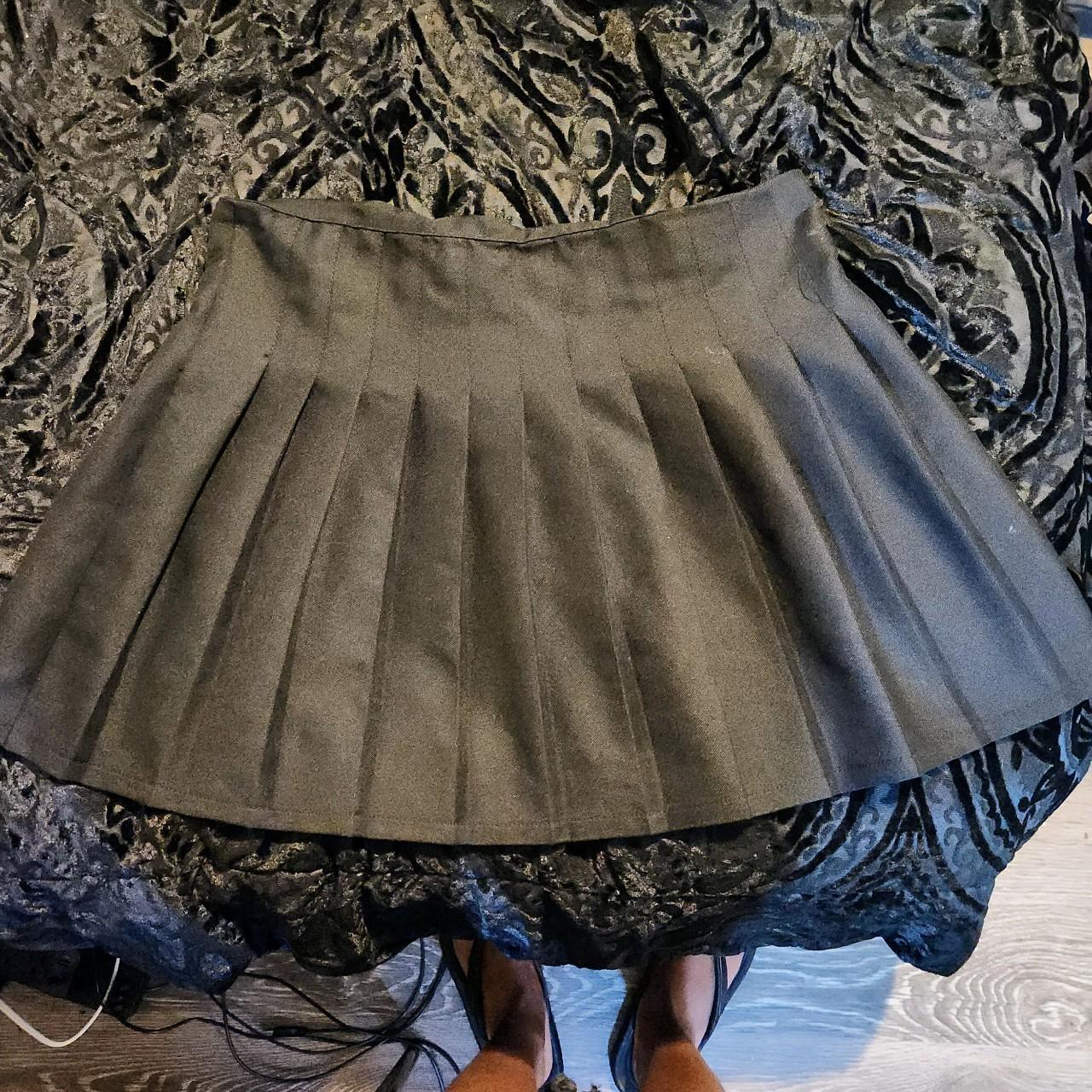 Hot Topic Women's Black Skirt Depop