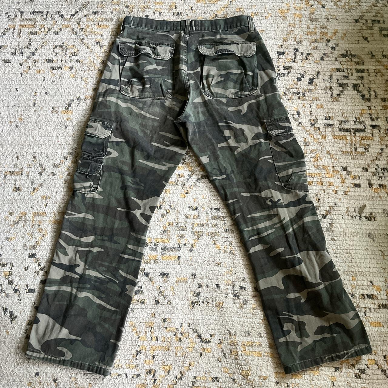 Wrangler camo cargo pants 32x30 - Depop