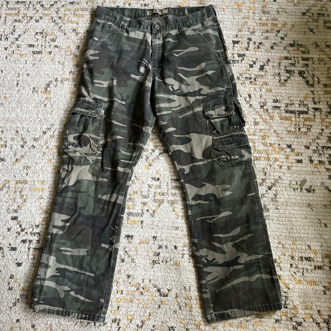 Wrangler camo cargo pants 32x30 - Depop