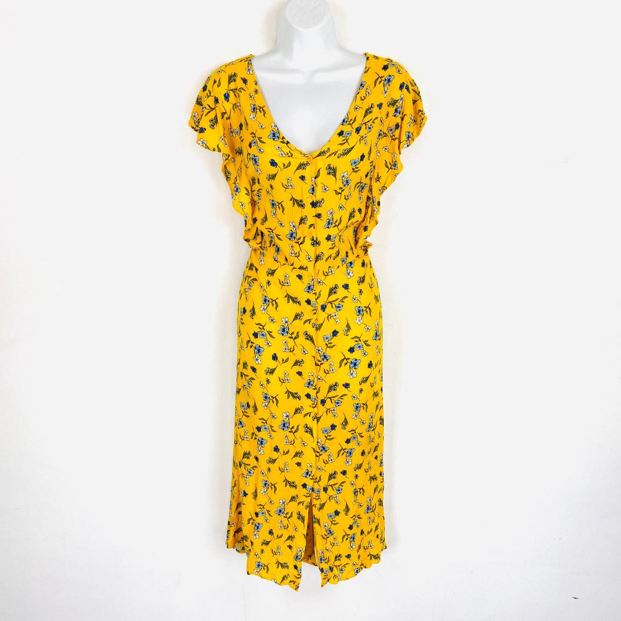 Lovely yellow floral print casual summer shirtdress. Depop