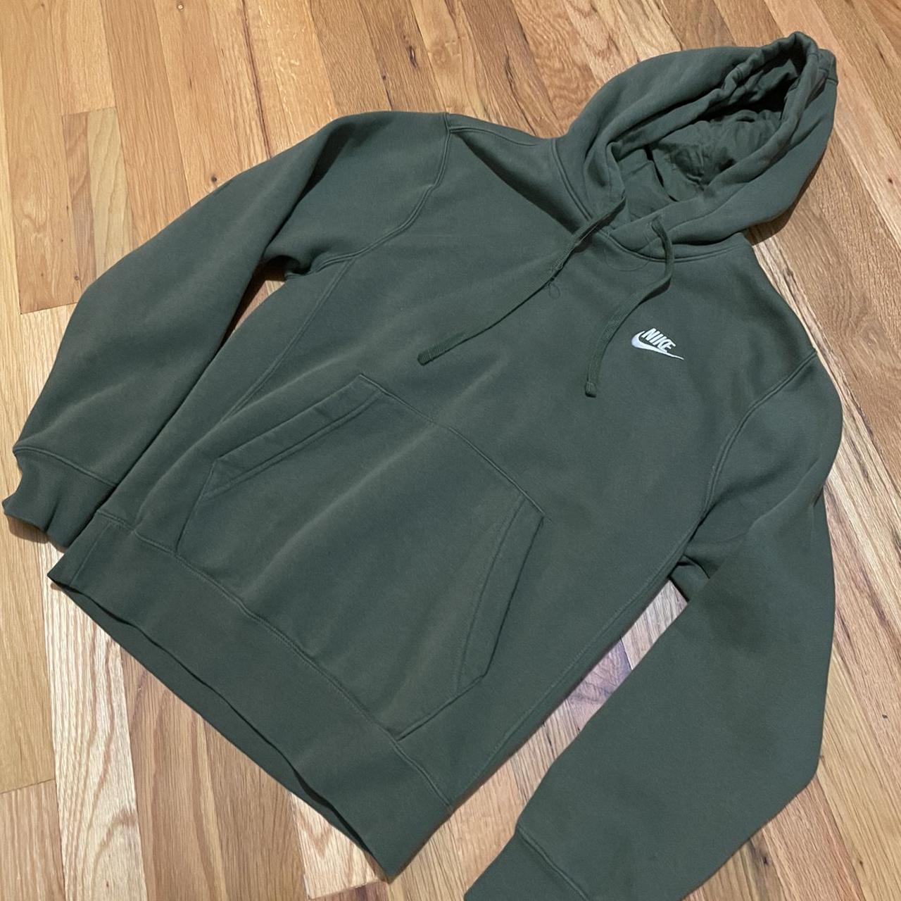 dark green Nike hoodie! super cute i just don’t wear... - Depop