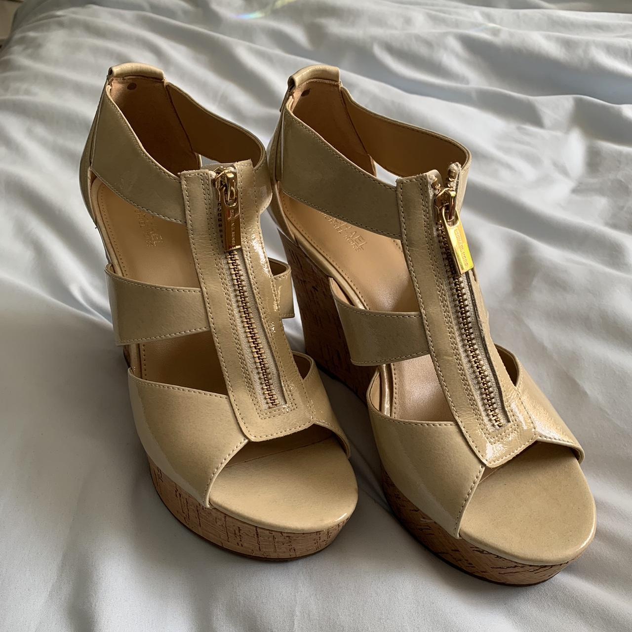 Michael Kors Women's Cream and Tan Courts | Depop