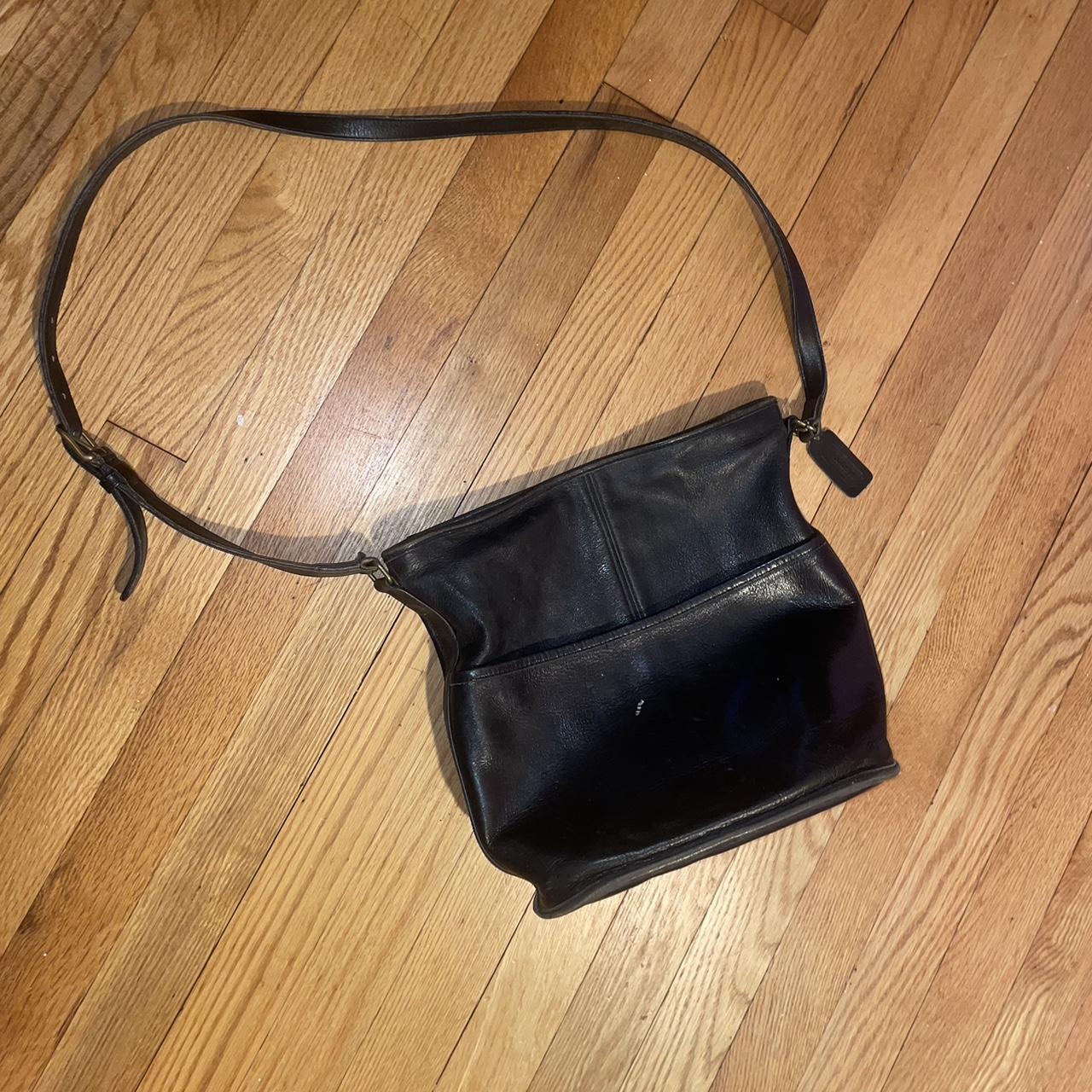 Vintage 80s coach cross-body purse!! Black leather...
