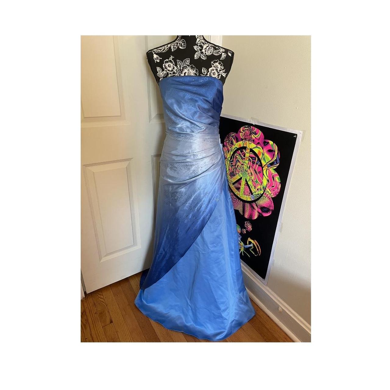 Woman’s popular Size 7/8 Gown