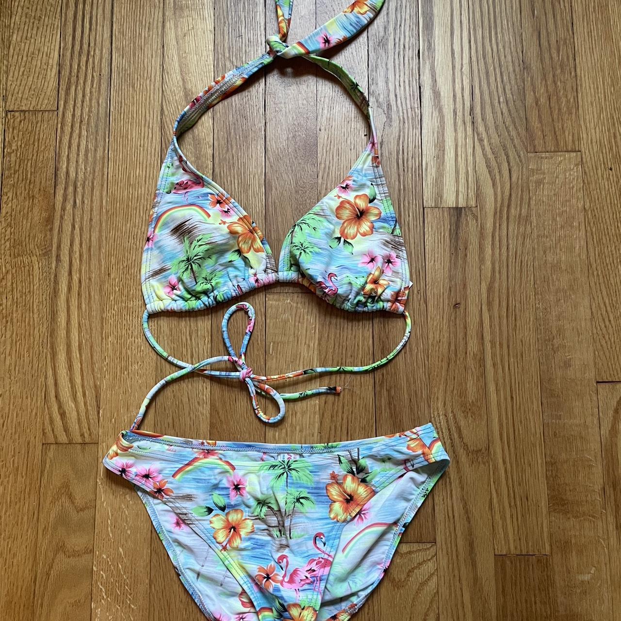 Cute size small 2000s bikini set with the... - Depop