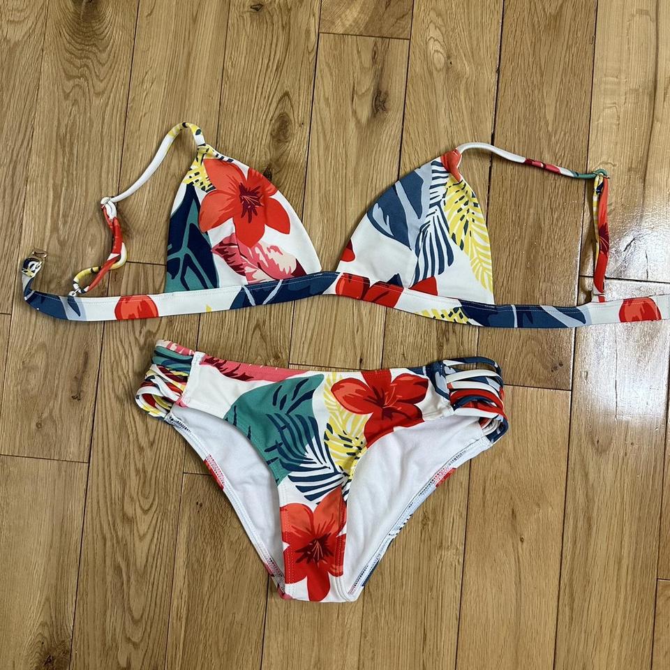 Hollister bathing store suits canada