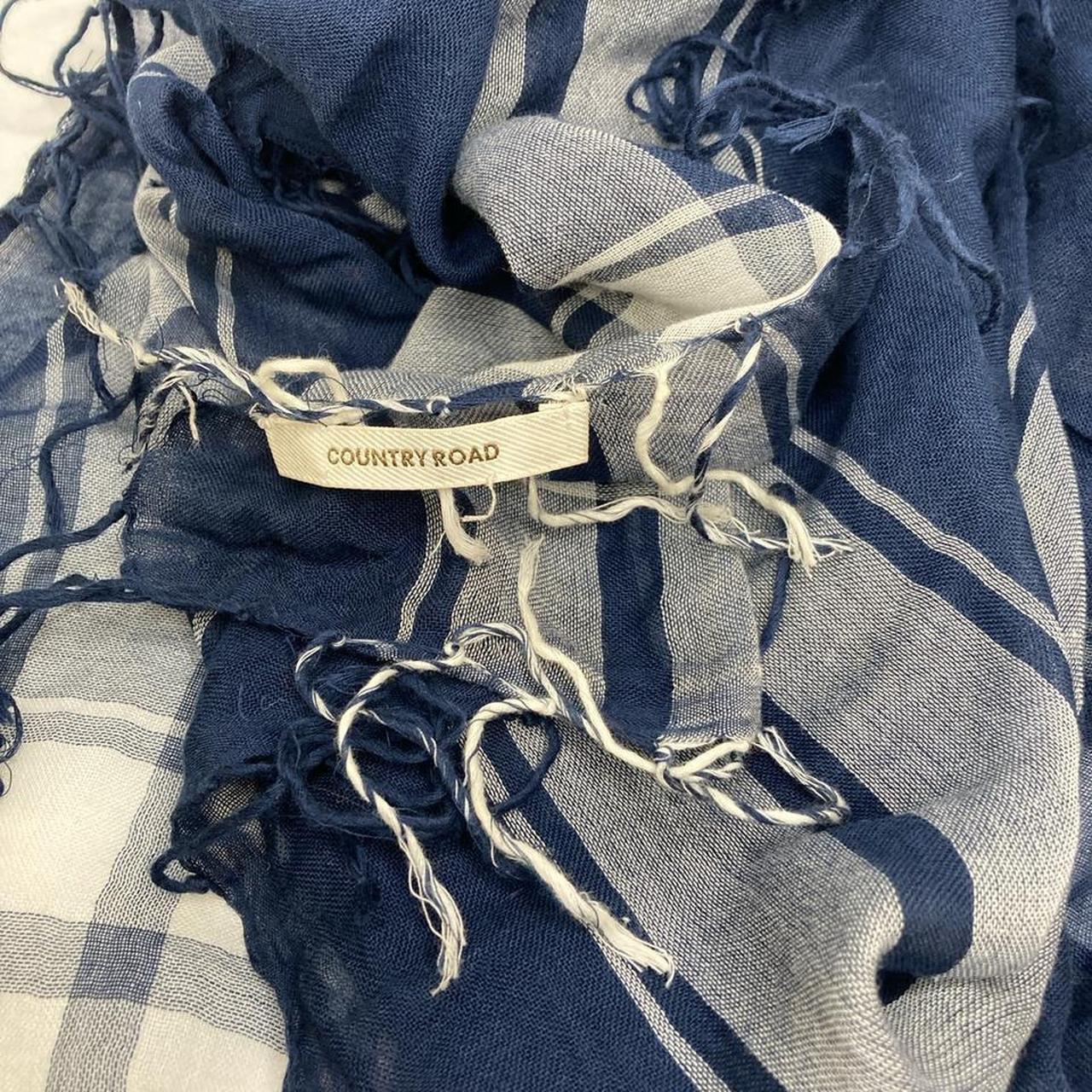 Country Road Men's Navy and White Scarf-wraps (7)