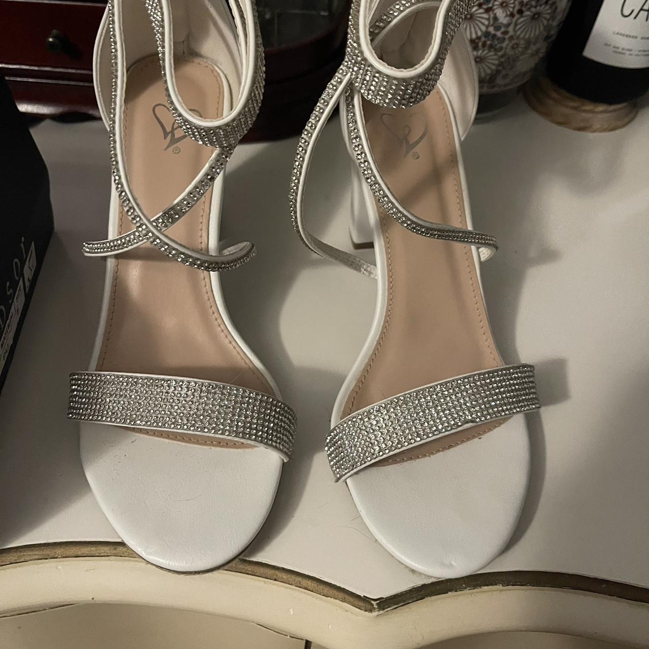 Windsor Women's White and Silver Courts | Depop