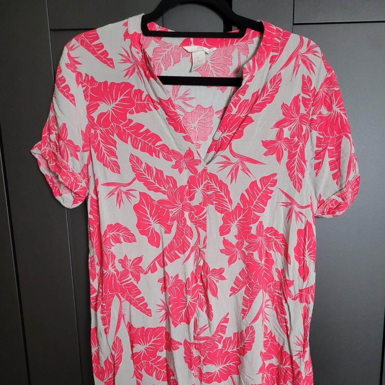 grey and hot pink tropical tunic top 🦩 relaxed fit.... Depop