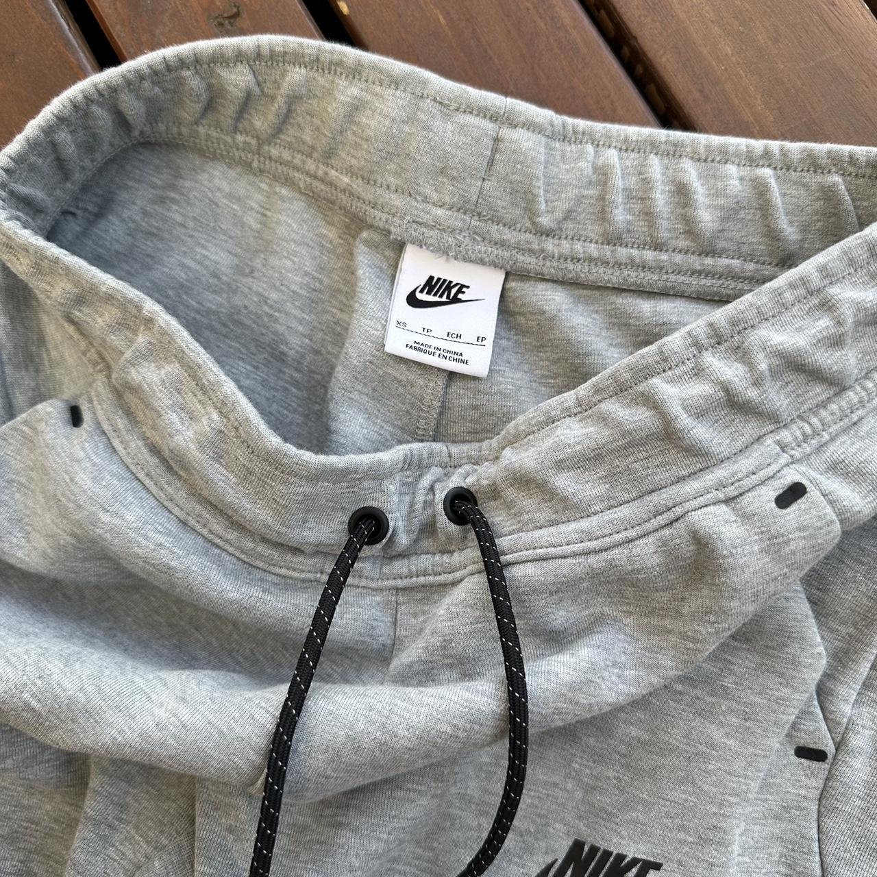 xs nike tech fleece pants