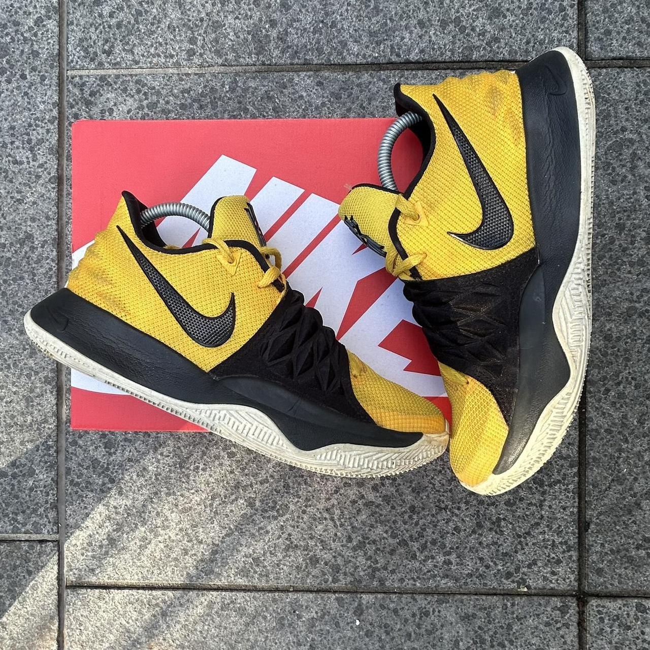 Sneakers Kyrie Yellow And Black Kyrie Low “AMARILLO” Worn For A