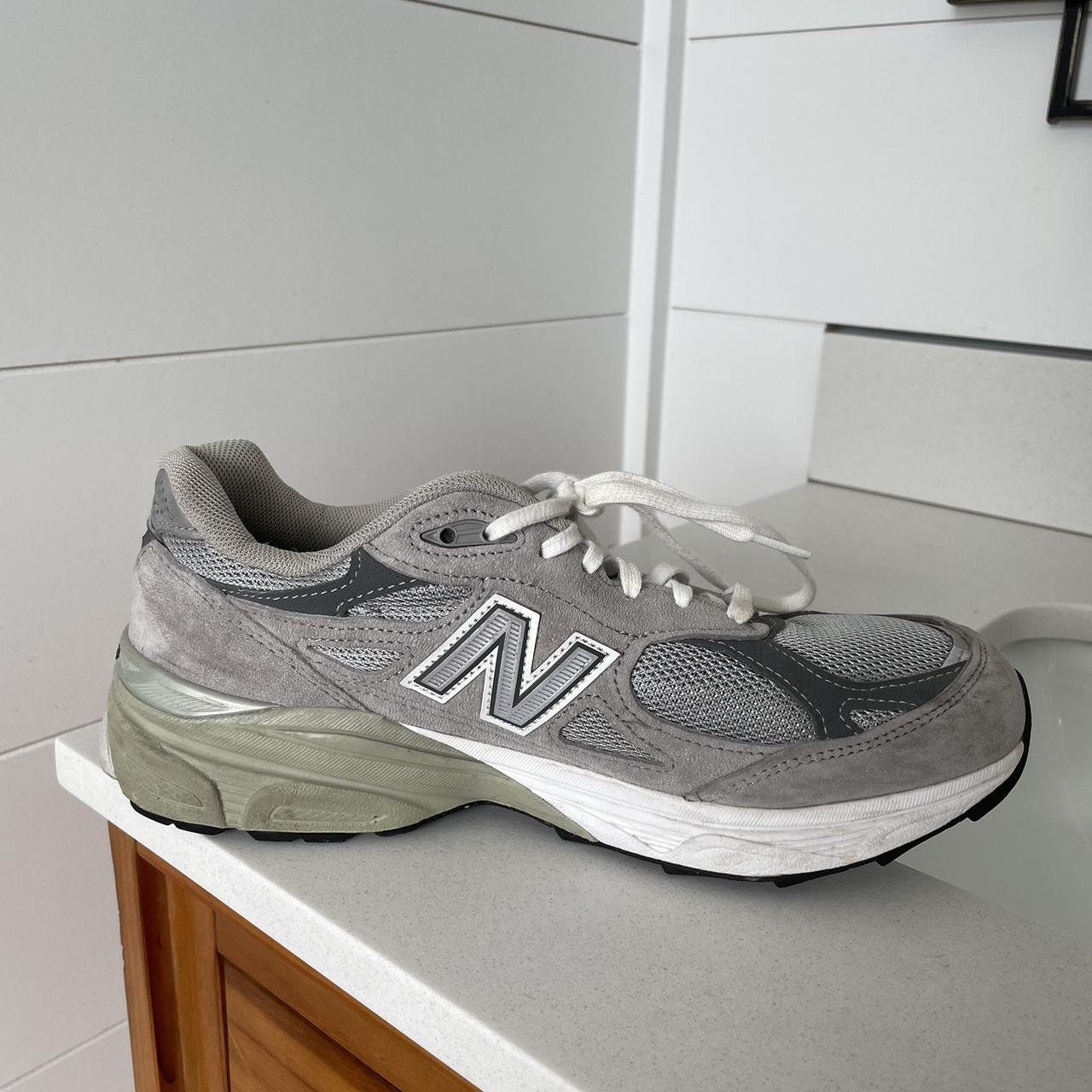 New Balance Women's Grey and White Trainers (3)