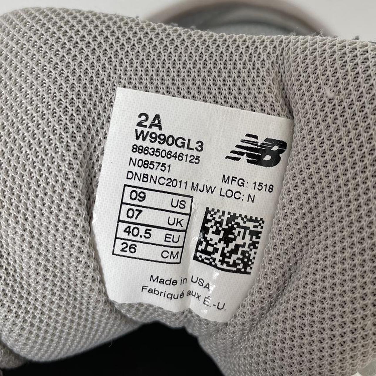 New Balance Women's Grey and White Trainers (4)