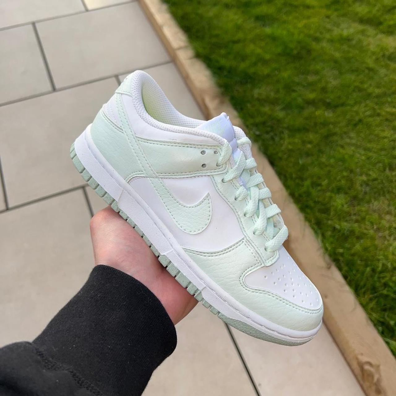 nike mint green dunks