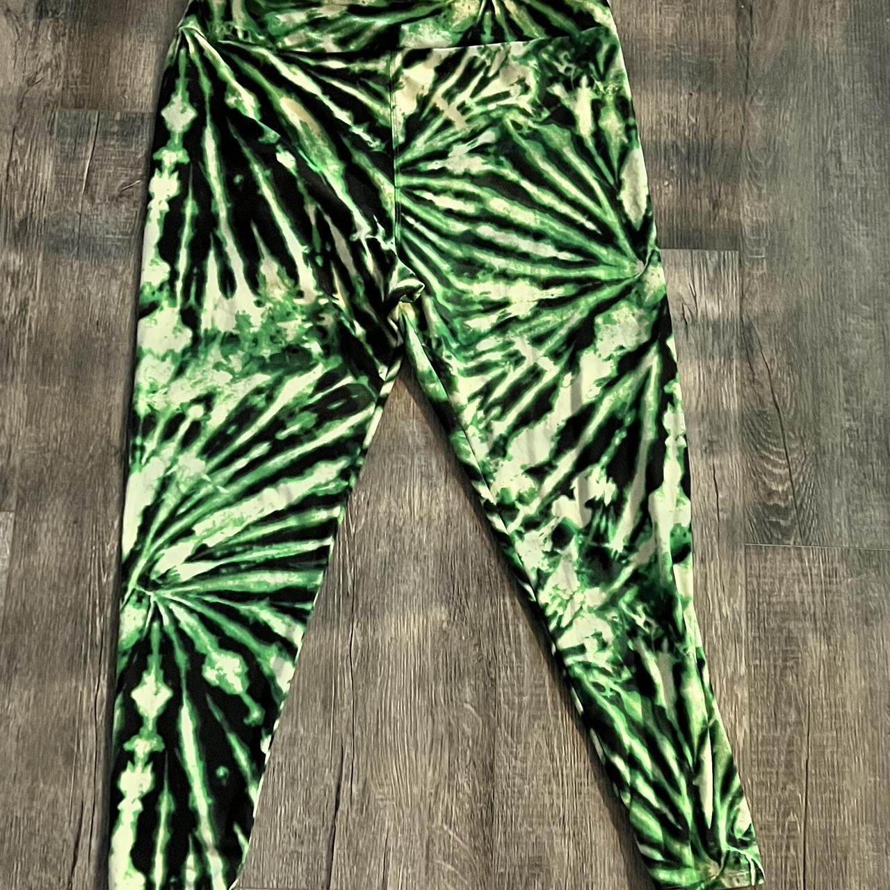 LuLaRoe Women's Green Leggings | Depop