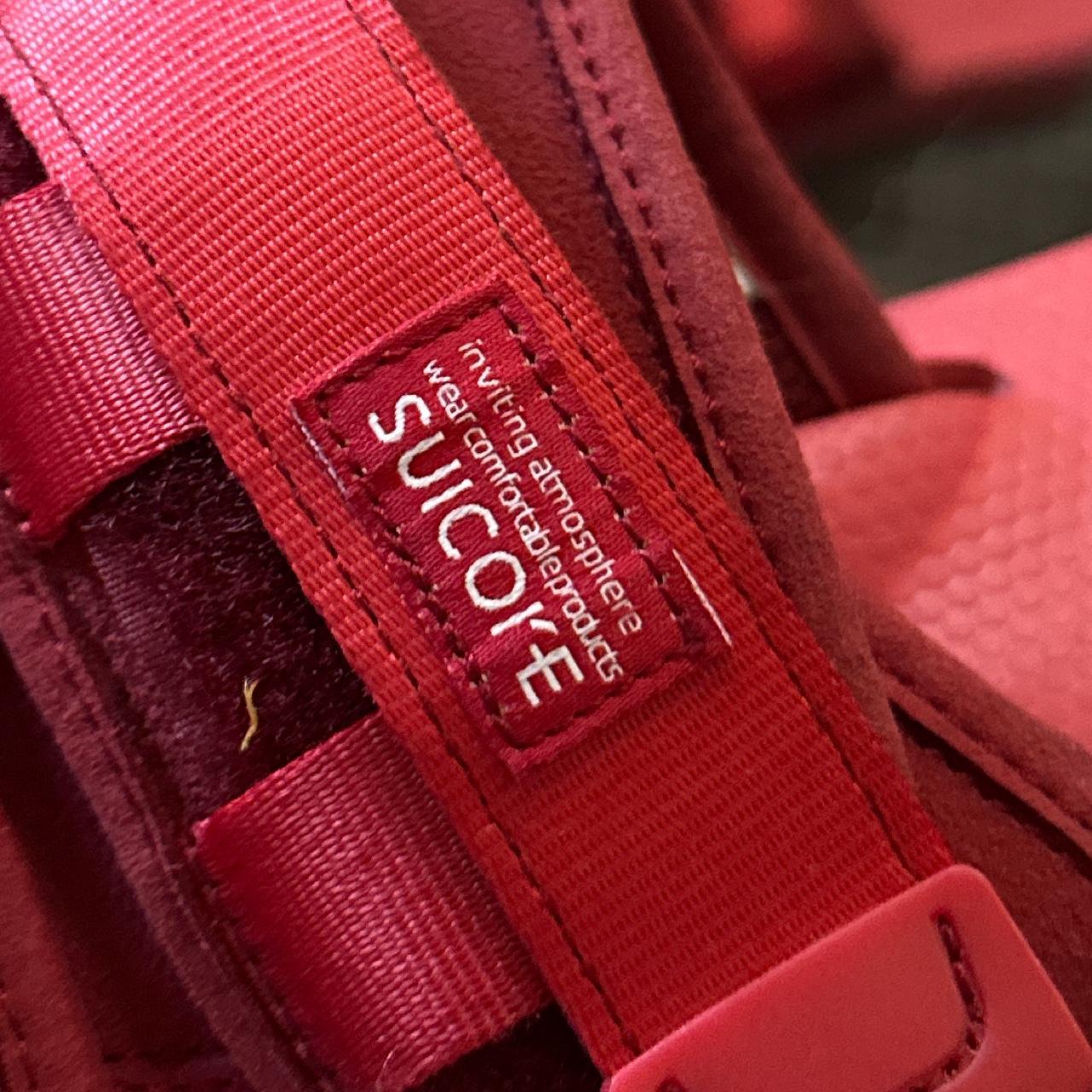 suicoke red