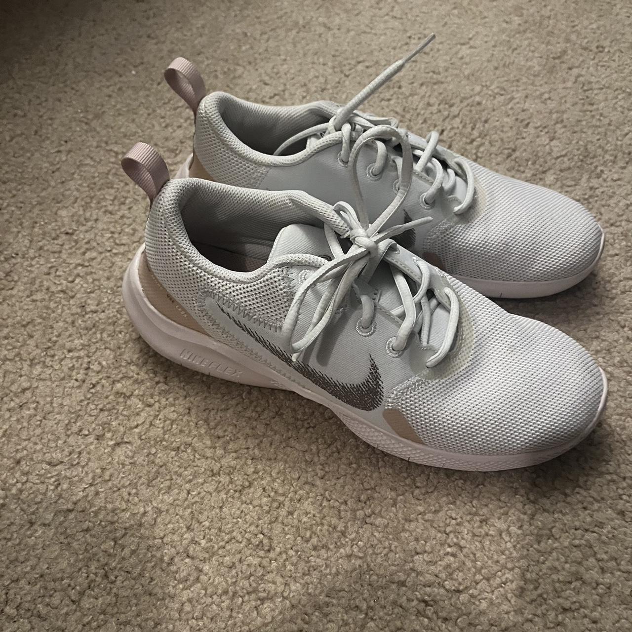 light blue nike trainers womens