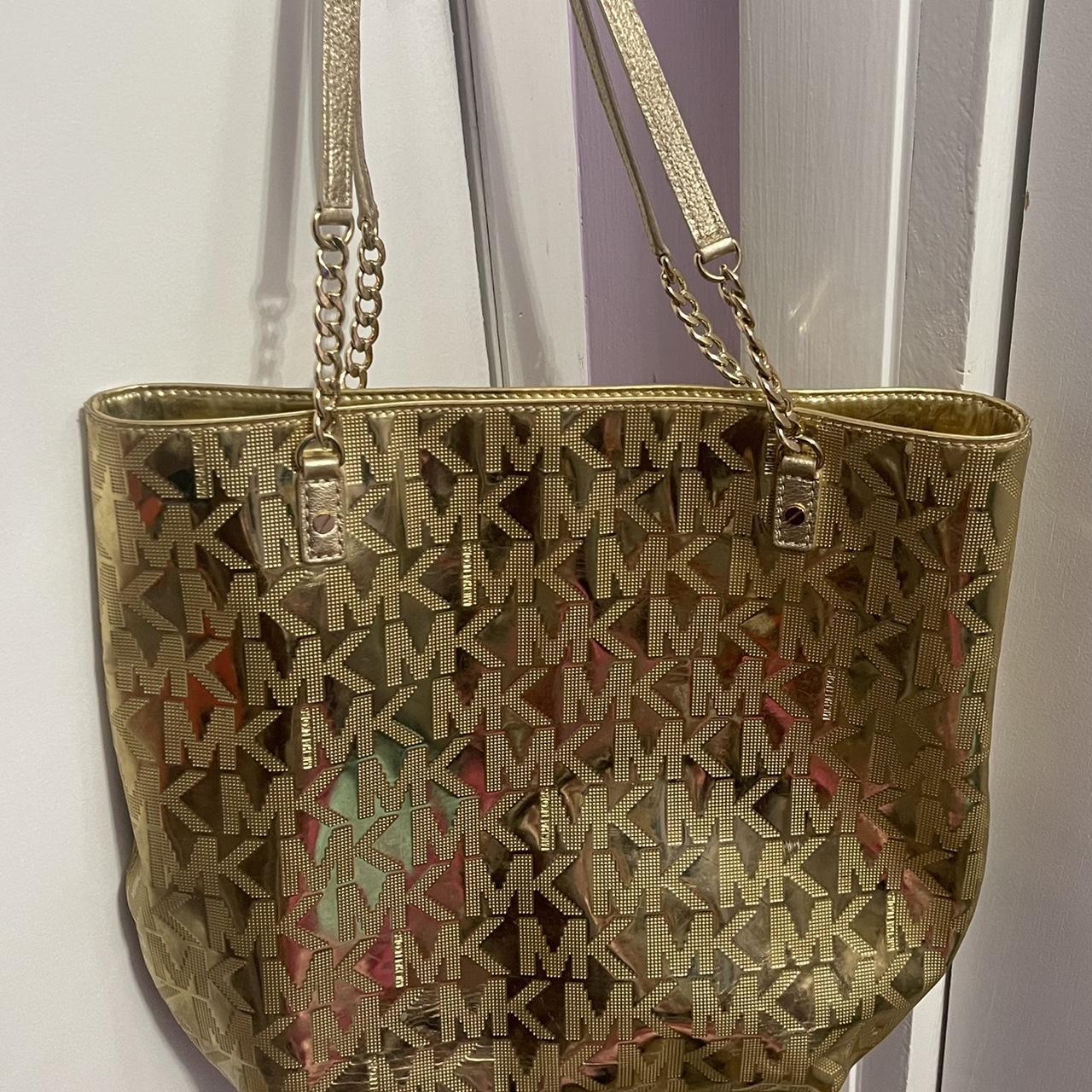 Michael Kors bag the inside is a bit dirty like a