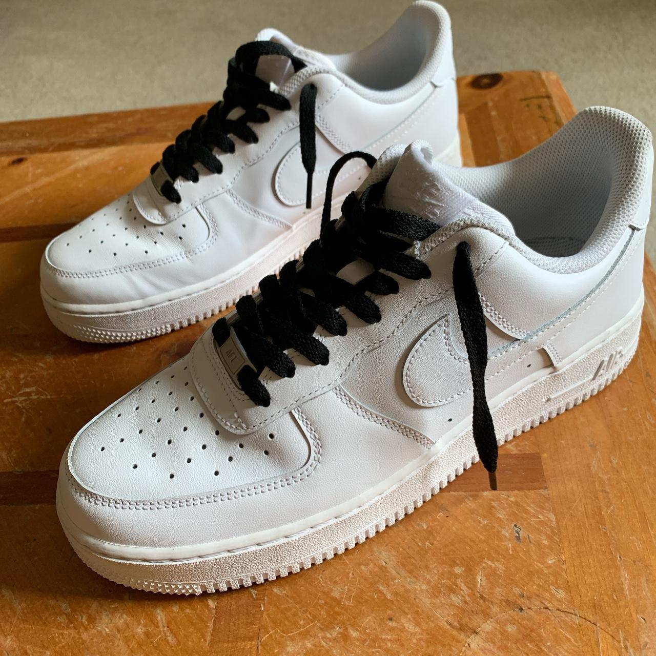 Nike Men's White and Black Trainers | Depop