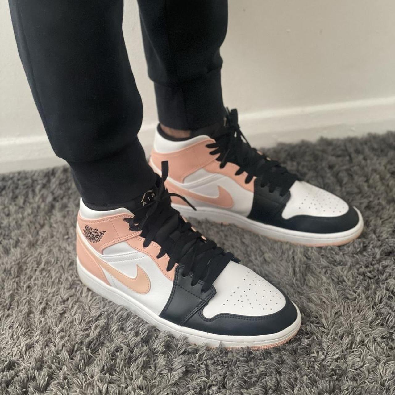 aj1 mid white arctic orange black