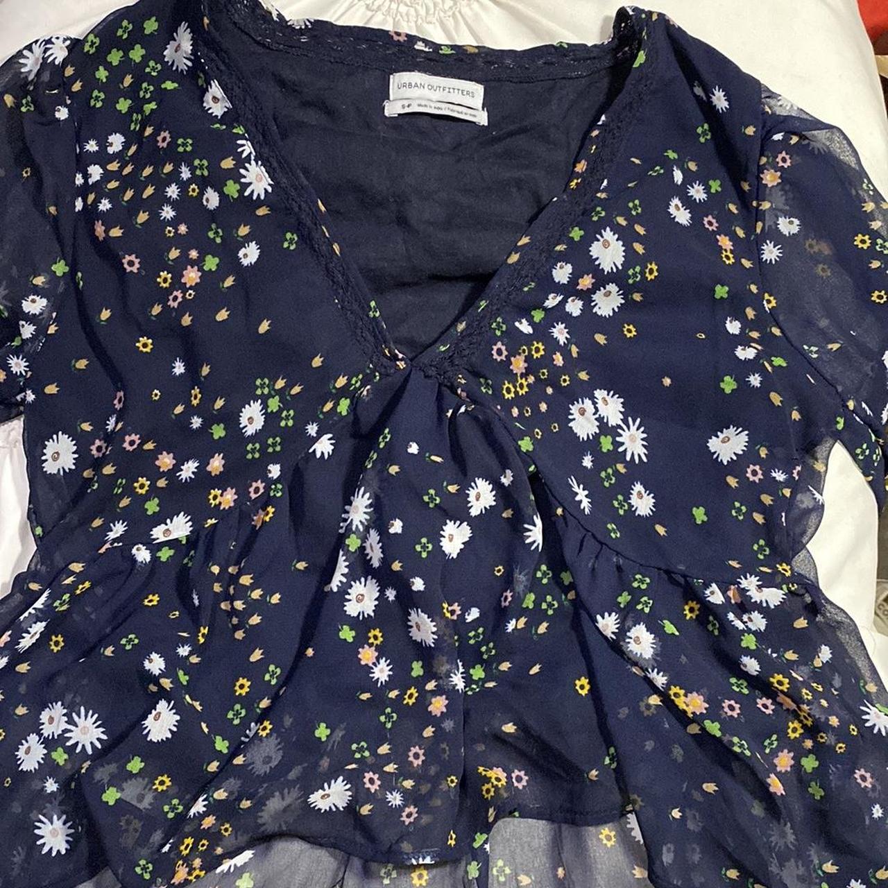 URBAN OUTFITTERS navy blue flowy floral top, Sleeves...