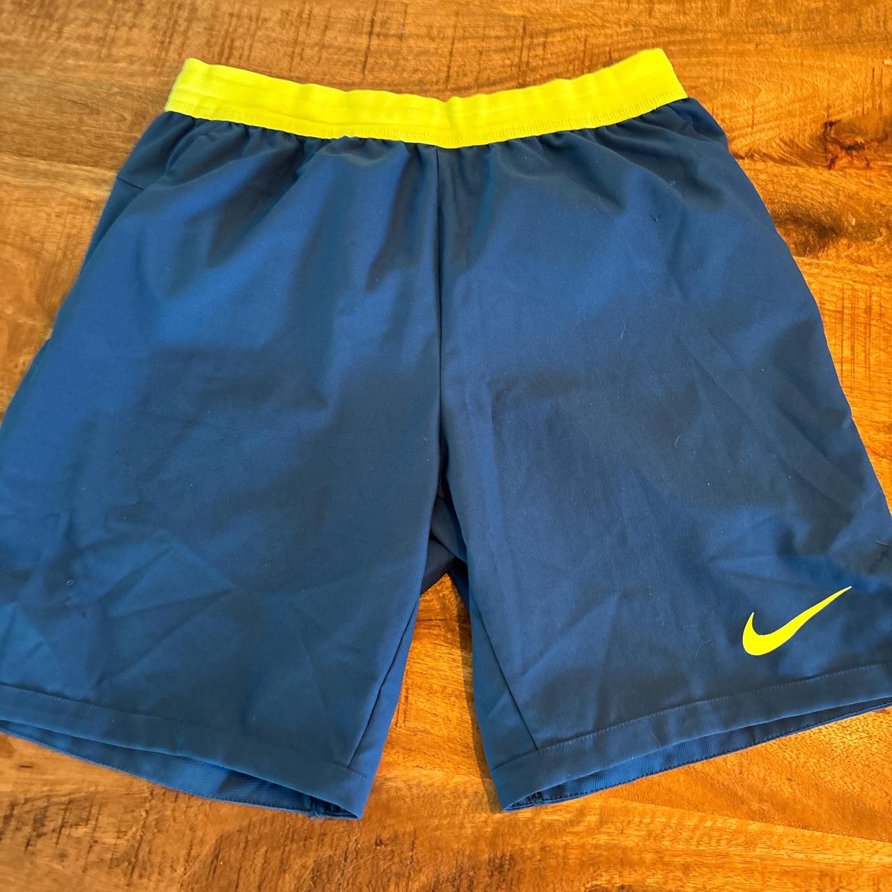 Short bleu nike on sale