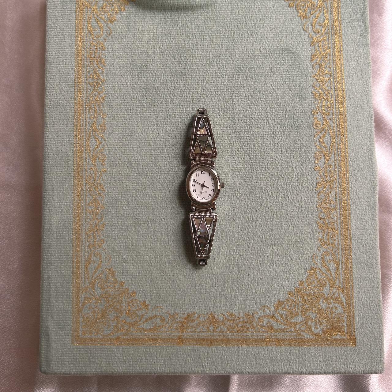 item listed by goldenhourtreasure