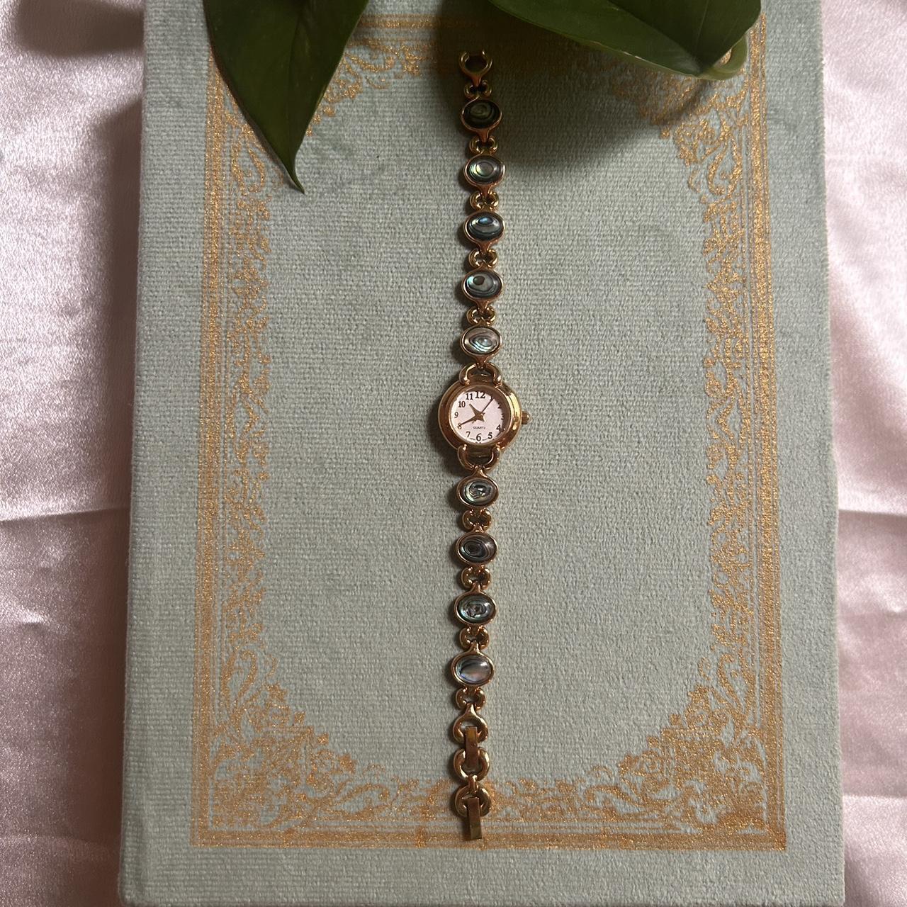 item listed by goldenhourtreasure