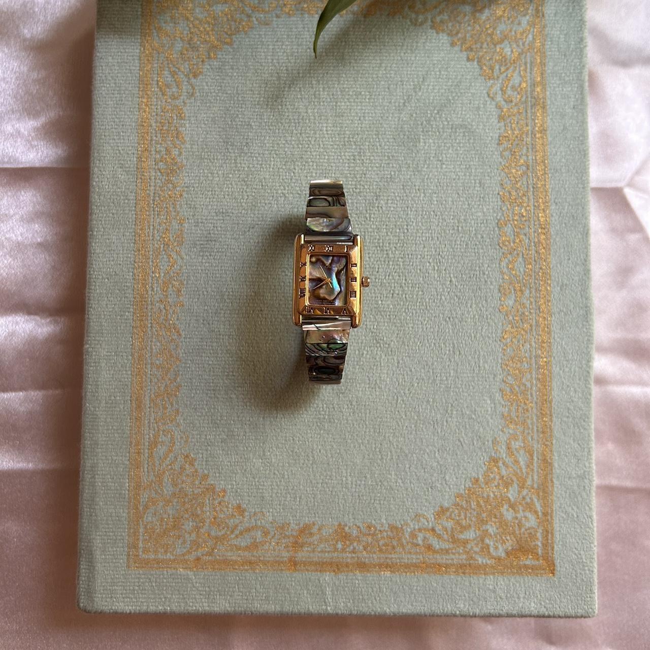 item listed by goldenhourtreasure