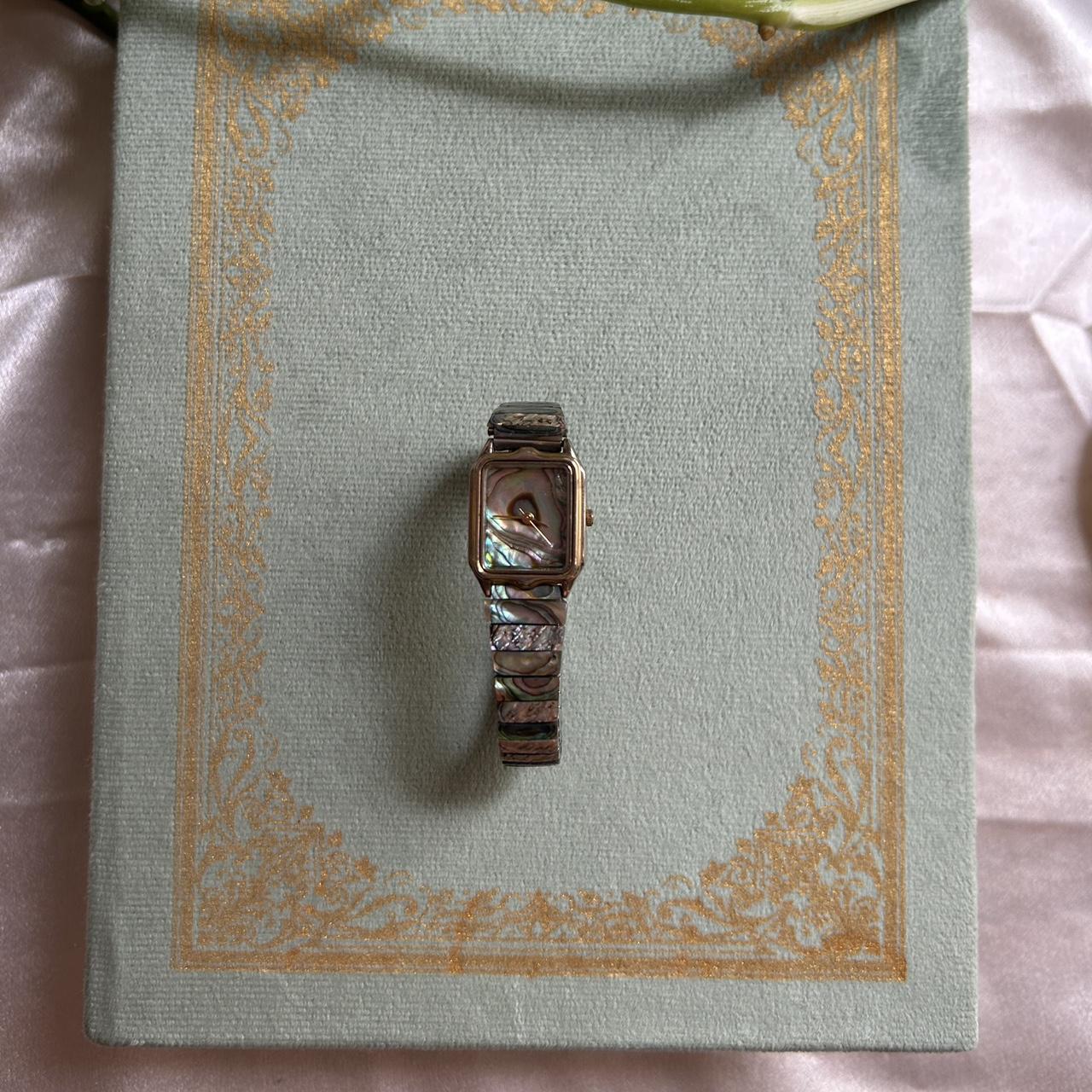 item listed by goldenhourtreasure