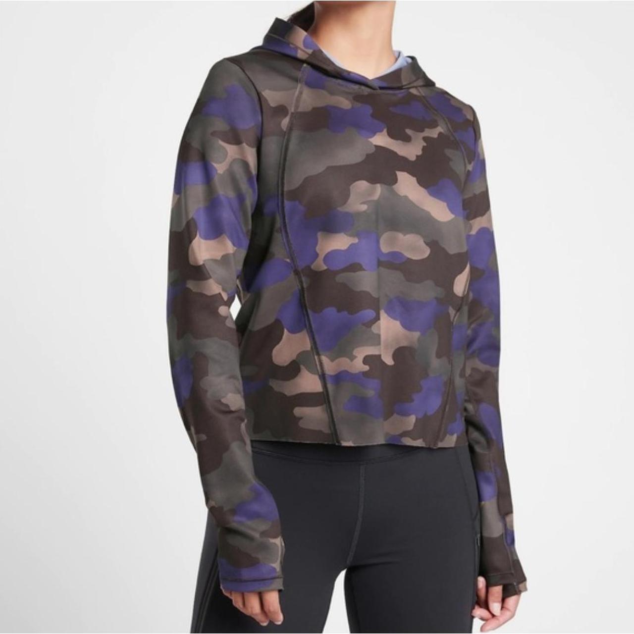 Nike camo 2024 cropped sweatshirt