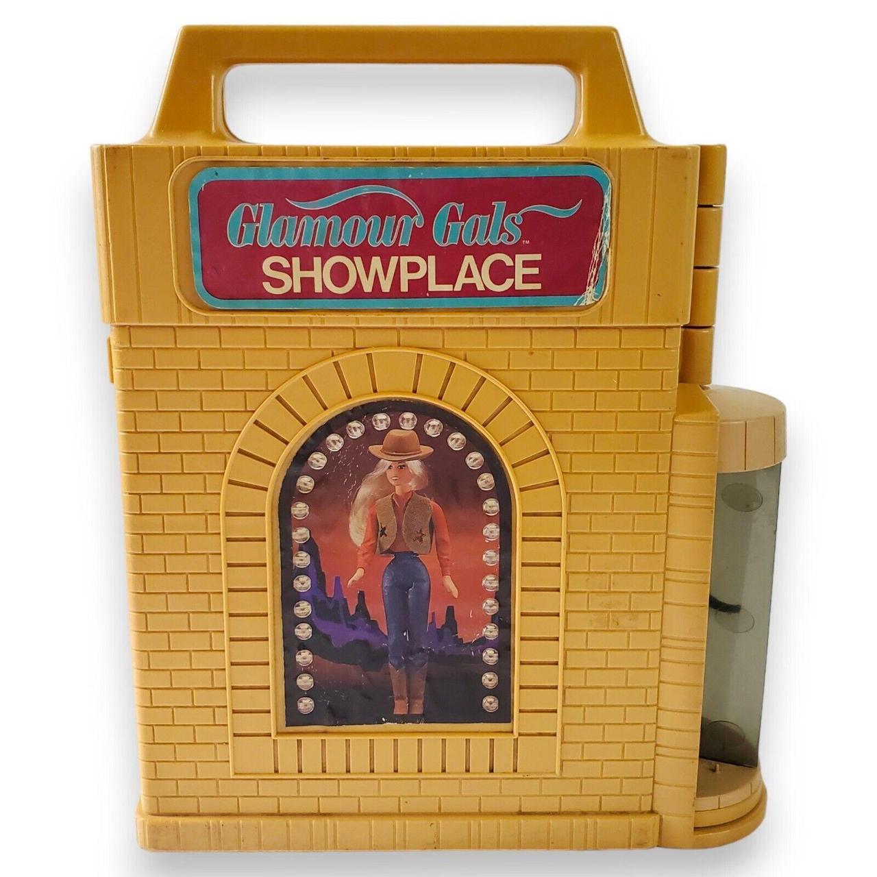 Glamour Gals purchases Showplace Case 1981 Kenner