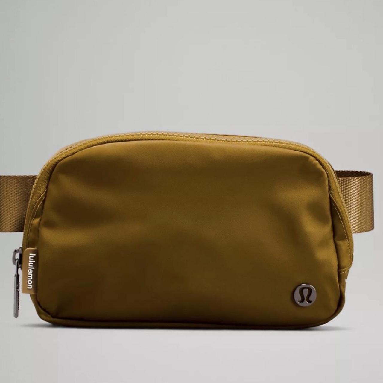 NWT Lululemon Everywhere Belt shops Bag in Burnt Caramel