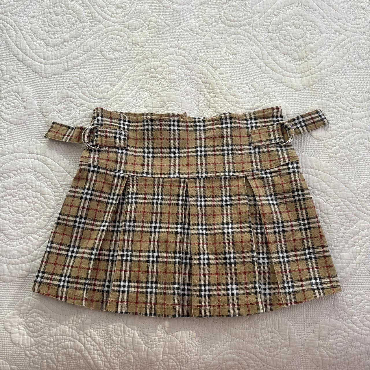 Burberry mini-skirt - Depop