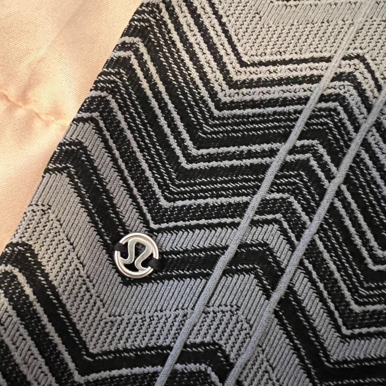 lululemon zig zag pattern ribbed leggings size - Depop