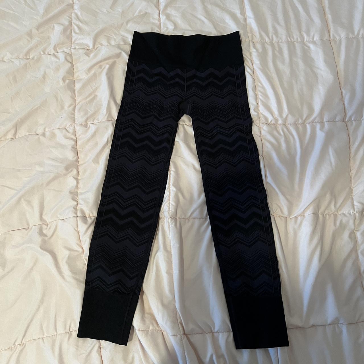 lululemon zig zag pattern ribbed leggings size - Depop