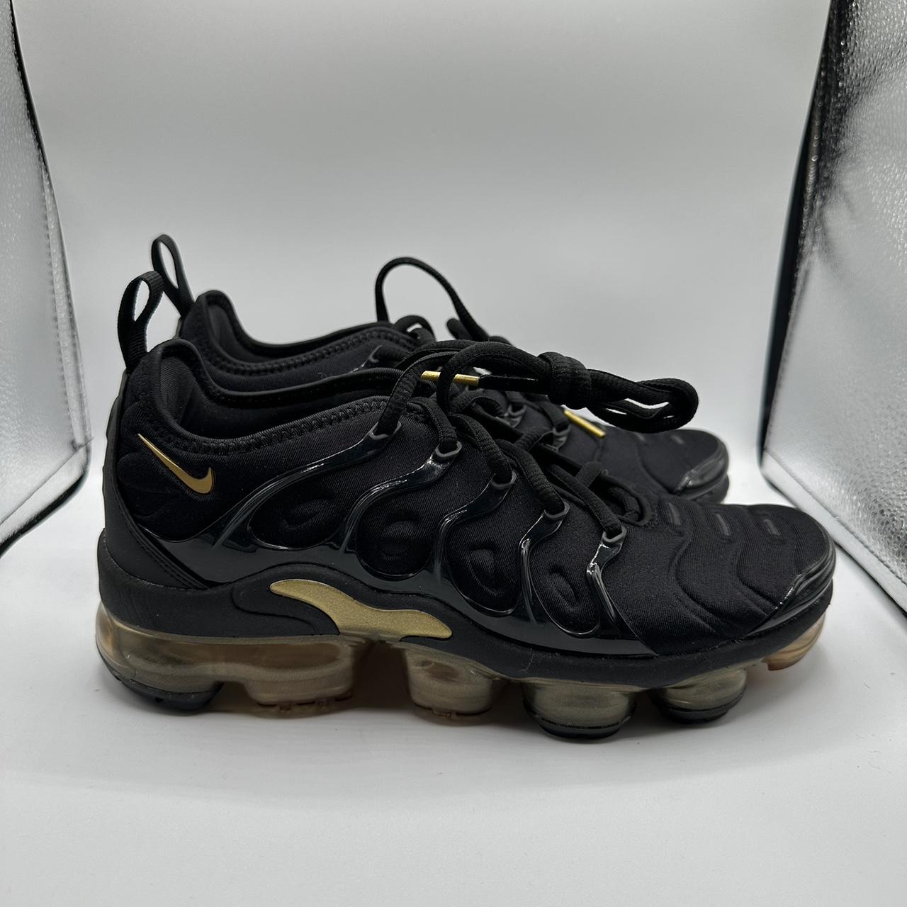 Nike vm black hot sale and gold