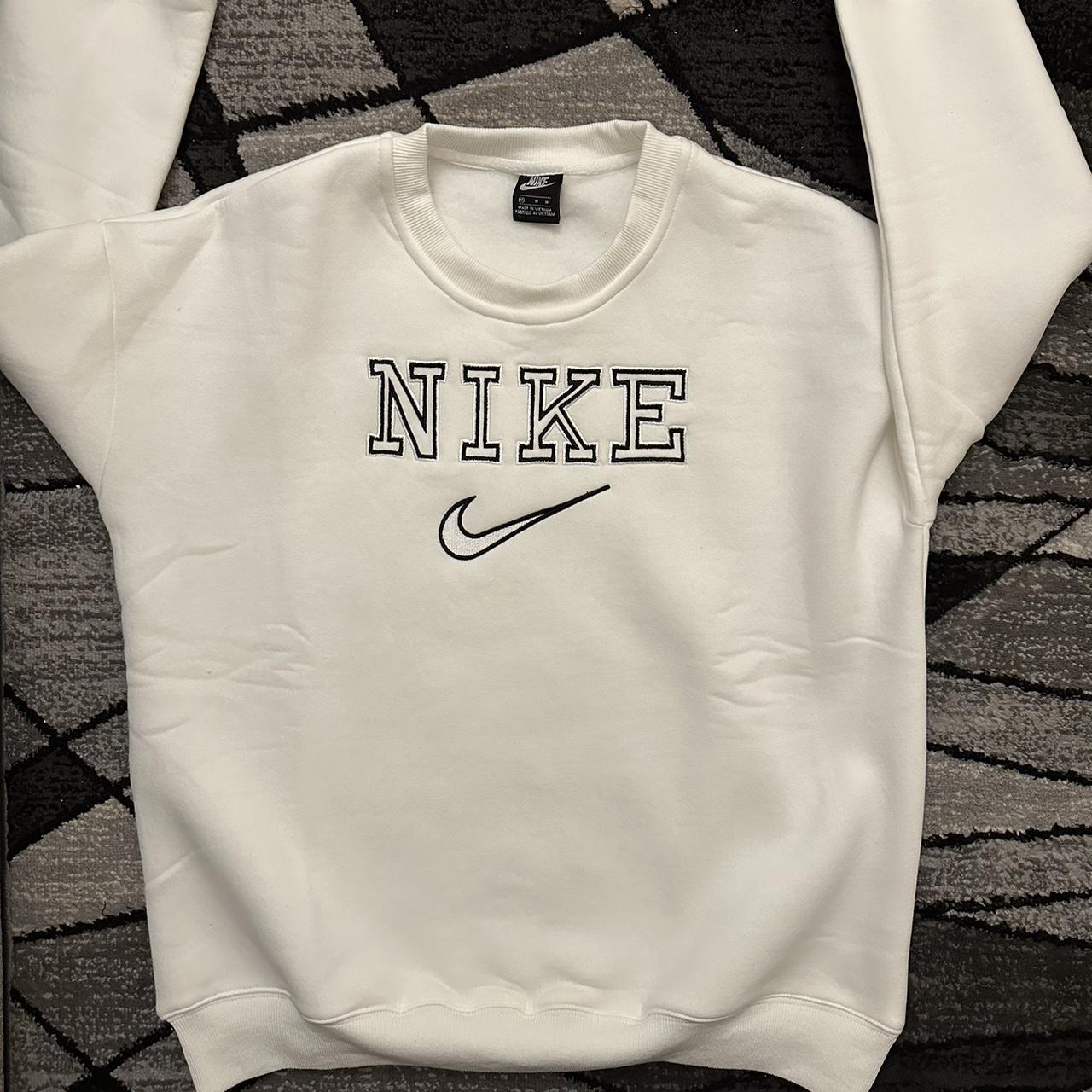 Nike Men's White and Black Jumper | Depop