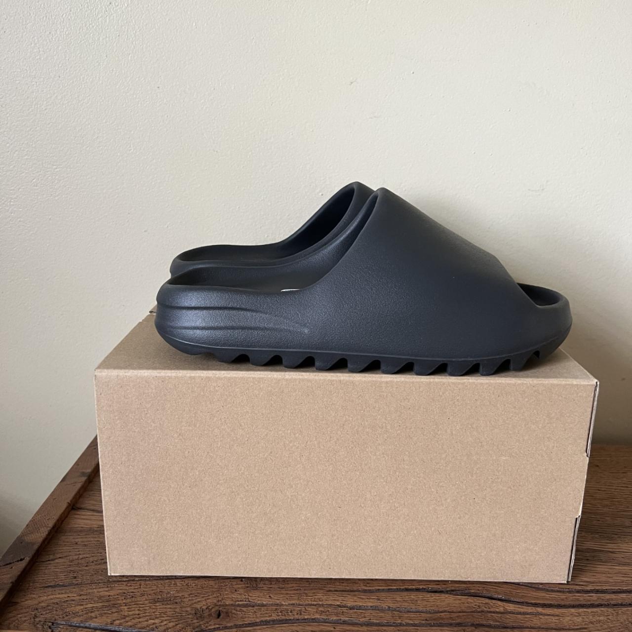 Adidas Yeezy Slide (Onyx), US Men's Size 8 (EU store 42)