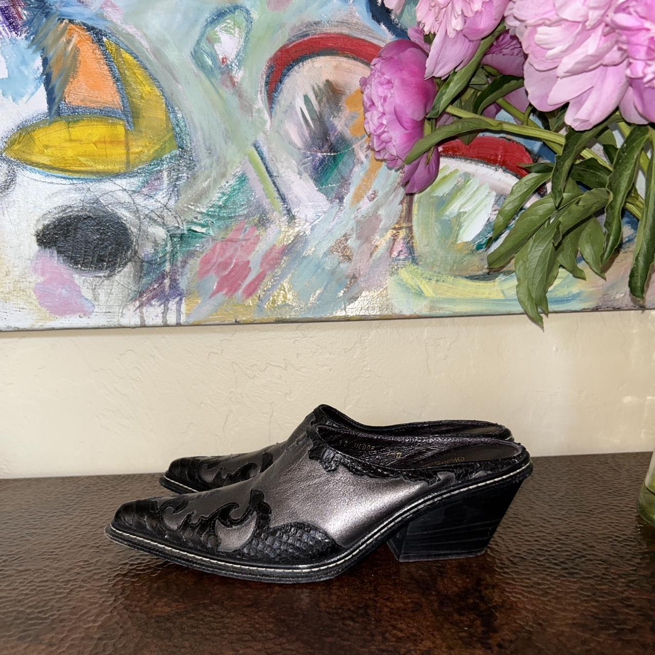 Donald Pliner Women's Silver and Black Mules (6)
