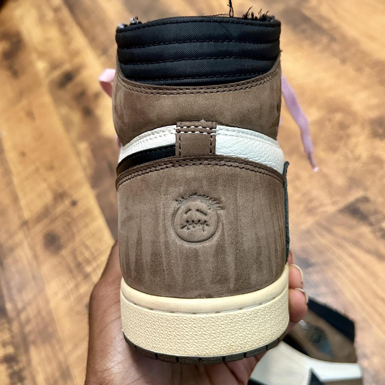 travis scott 1s in box