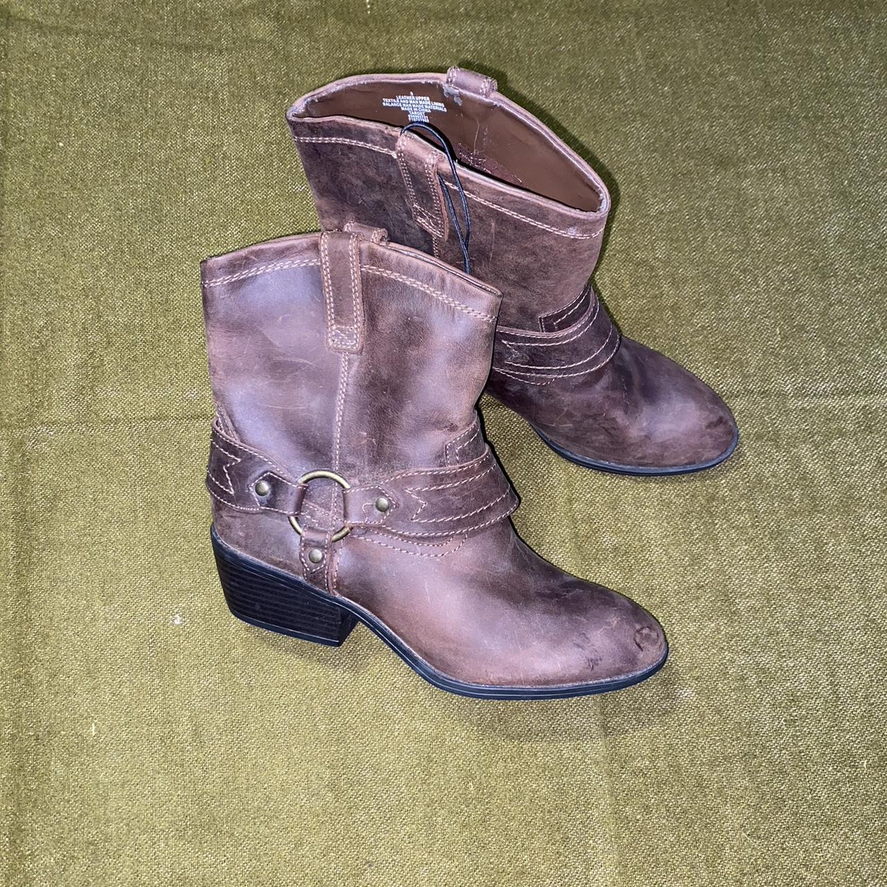 Distressed Brown leather Mossimo woman boots. Depop