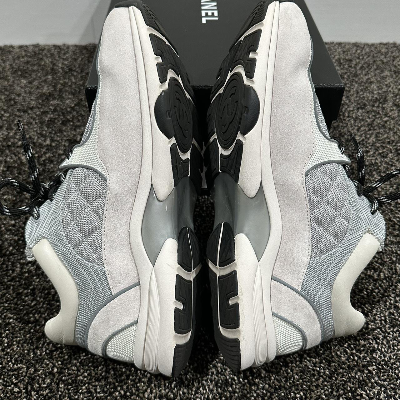 【モノトーンで合わせやすい】CHANEL CCロゴ スニーカー CHANEL INTERLOCKING CC LOGO SNEAKERS – Caroline's Fashion