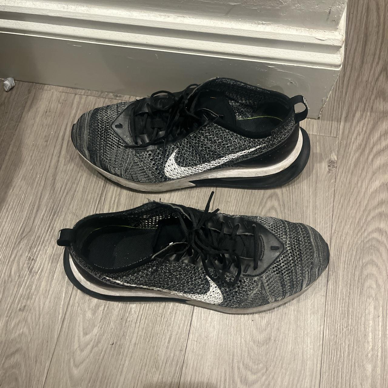 nike flyknit racer black white size 9