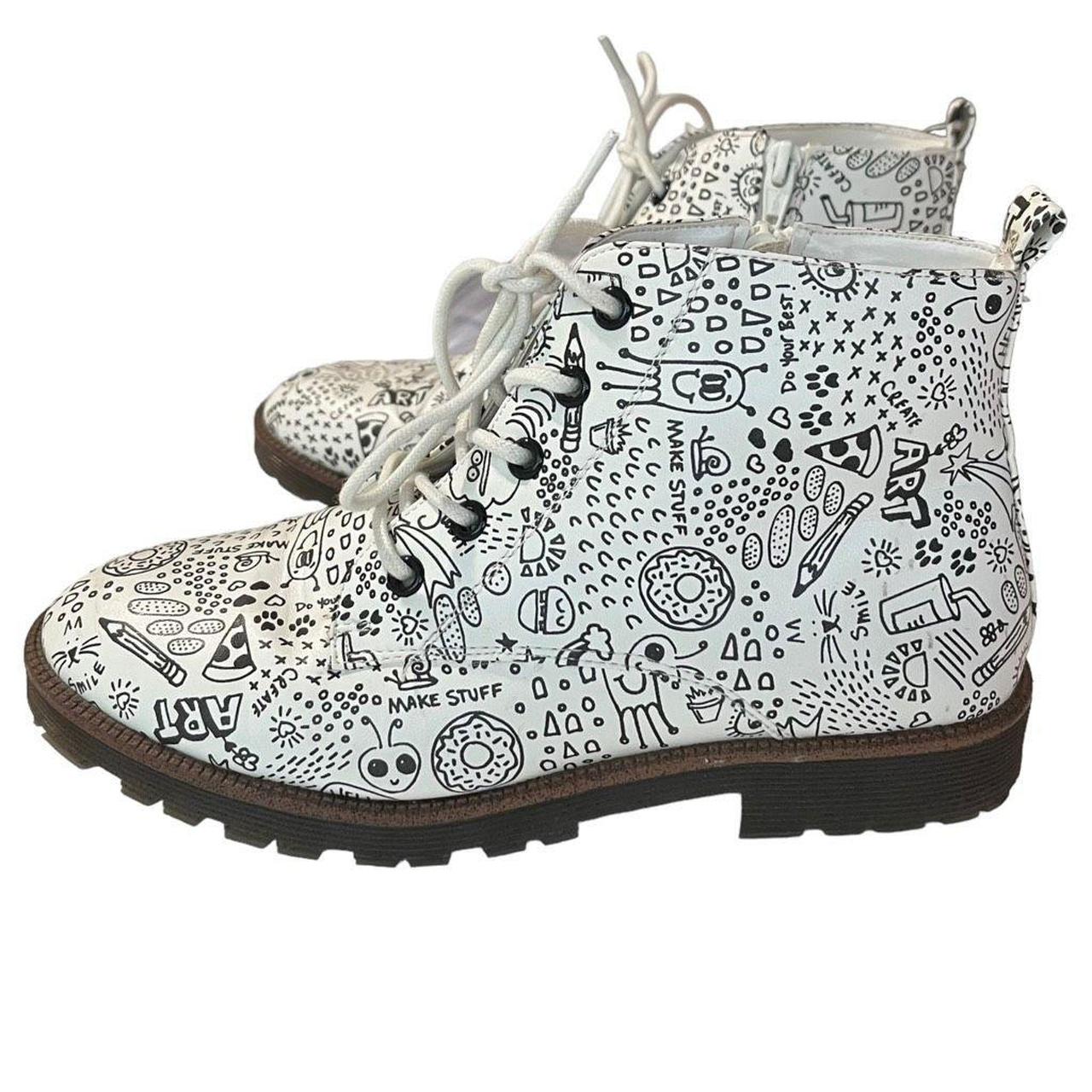 Cat & Jack Girl’s White & Black Doodle Print Combat... Depop