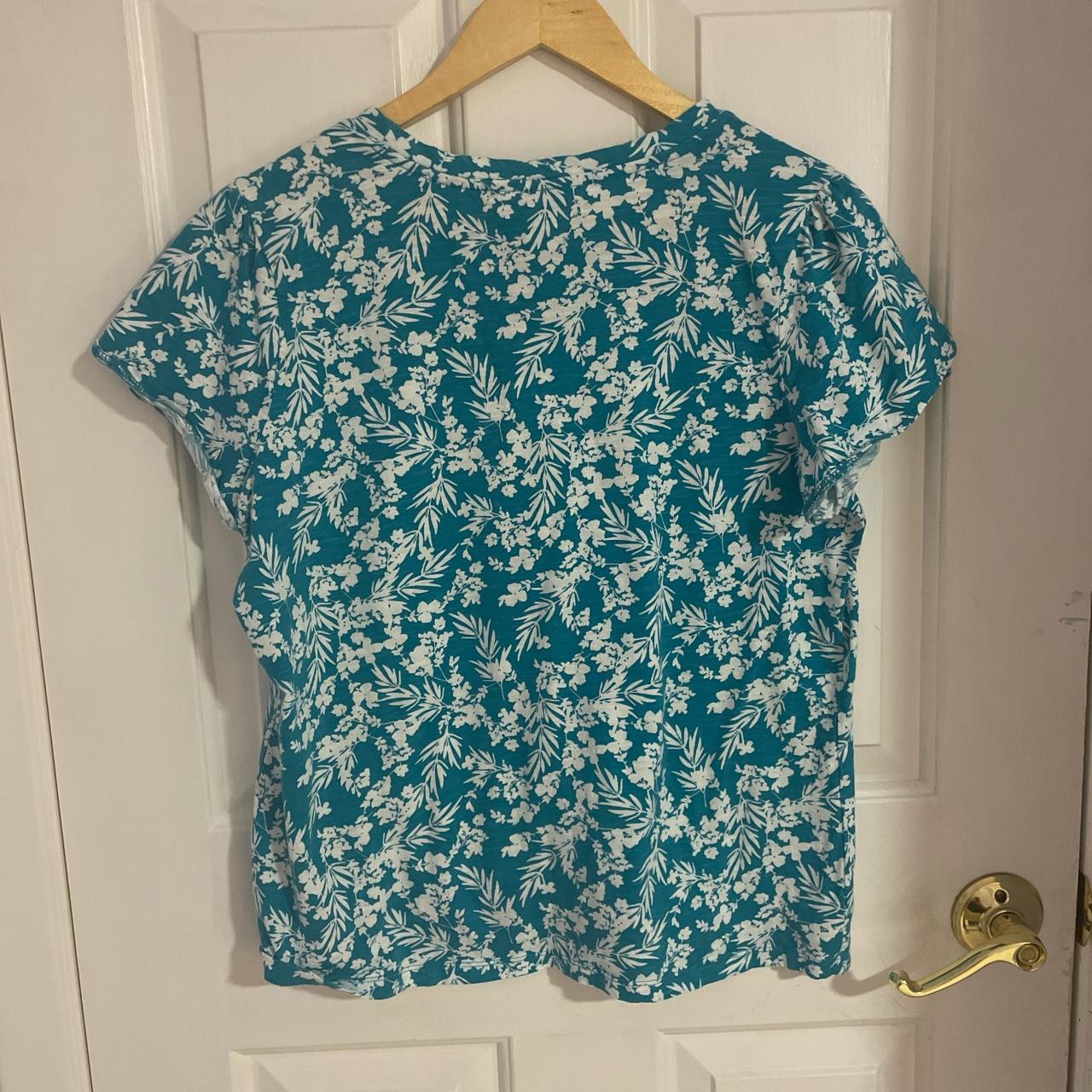 Liz Claiborne Women's Blue and White Shirt | Depop