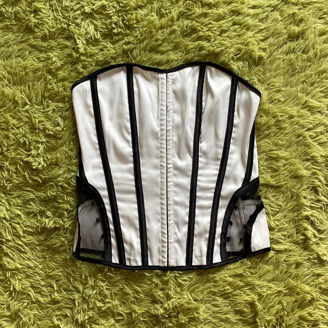 UO Vikki Hook-And-Eye Corset Top Gorgeous white - Depop