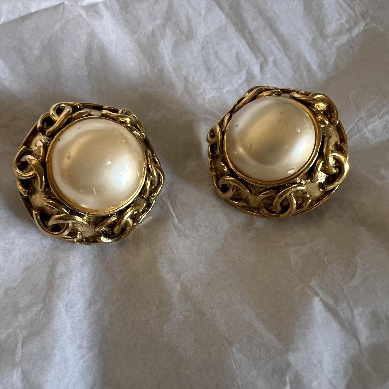 Vintage women's buy CC earrings