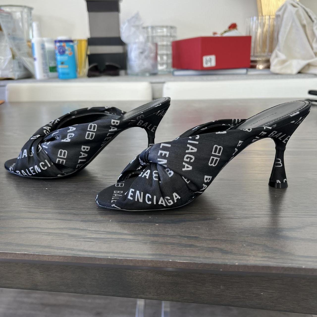 balenciaga drapy ポインテッドミュール BALENCIAGA Jacquard Allover Logo Drapy 80mm Sandals | Depop