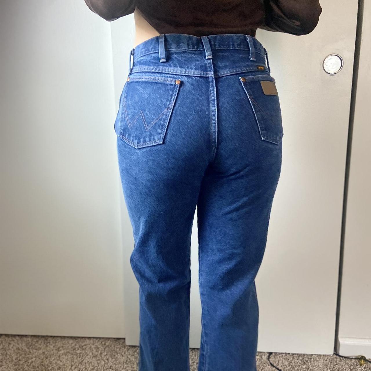 Women’s wrangler jeans size 33 x 38 (model is 5’8)... - Depop